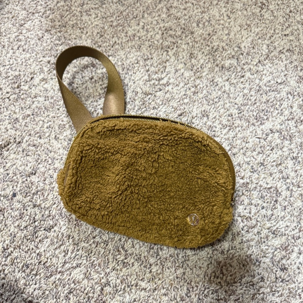 Lululemon 1L fleece belt bag with gold hardware